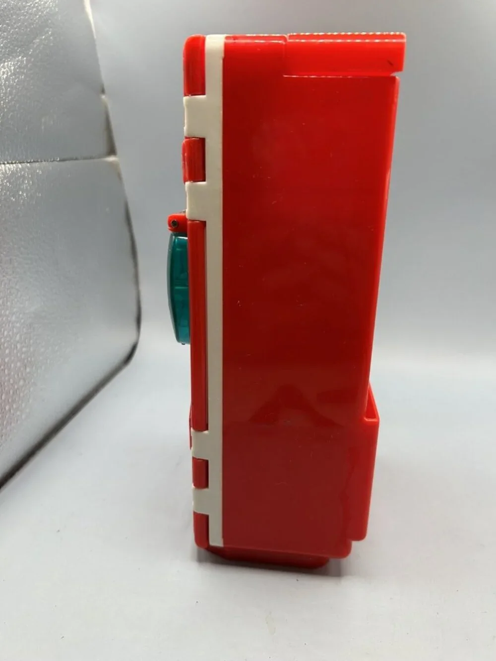 Play-Doh Red Refrigerator Press And Mold Toy Hasbro 2004